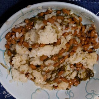 めかぶと納豆のネバネバご飯
